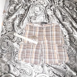 new IZOD 32 mens brown shorts